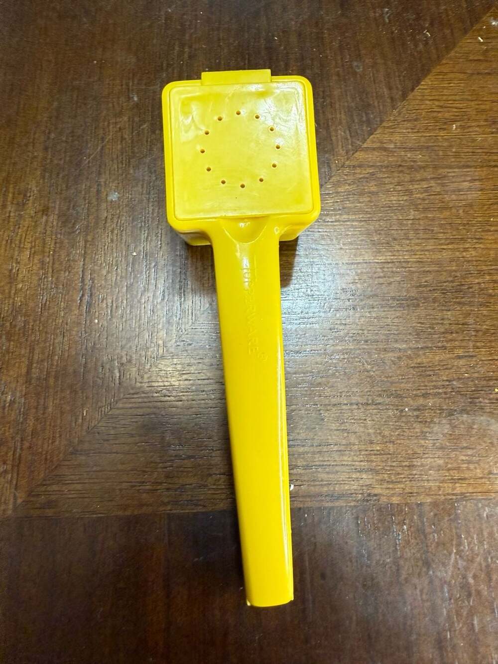 Tupperware Vintage Corn Butter Up Spreader and Salt Shaker